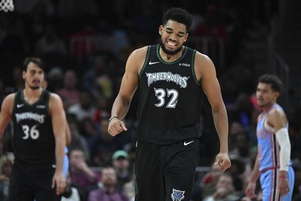 进攻状态拉满！福克斯首节10分钟砍13分2助 6中5&三分3中3（火力全开！福克斯首节10分钟轰13分2助，投篮6投5中、三分3投3中）