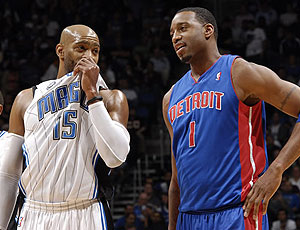 悲壮离场！萨格斯上半场25分扛起球队，下半场受伤只得1分（悲情谢幕！萨格斯上半场狂砍25分撑起球队，下半场受伤仅拿1分）