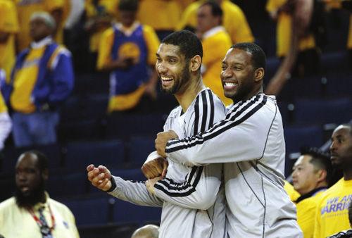 记者：前国门李雷雷有望接替杨智，担任青岛西海岸守门员教练（记者：李雷雷或接替杨智，出任青岛西海岸门将教练）