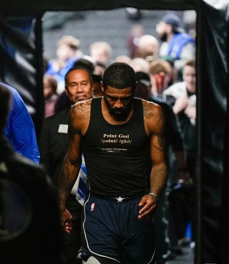 米堡官方：允许主帅爱德华兹与狼队谈判，已与后者达成协议条款（米堡官宣：主帅爱德华兹获准与狼队谈判，双方已就条款达成一致）