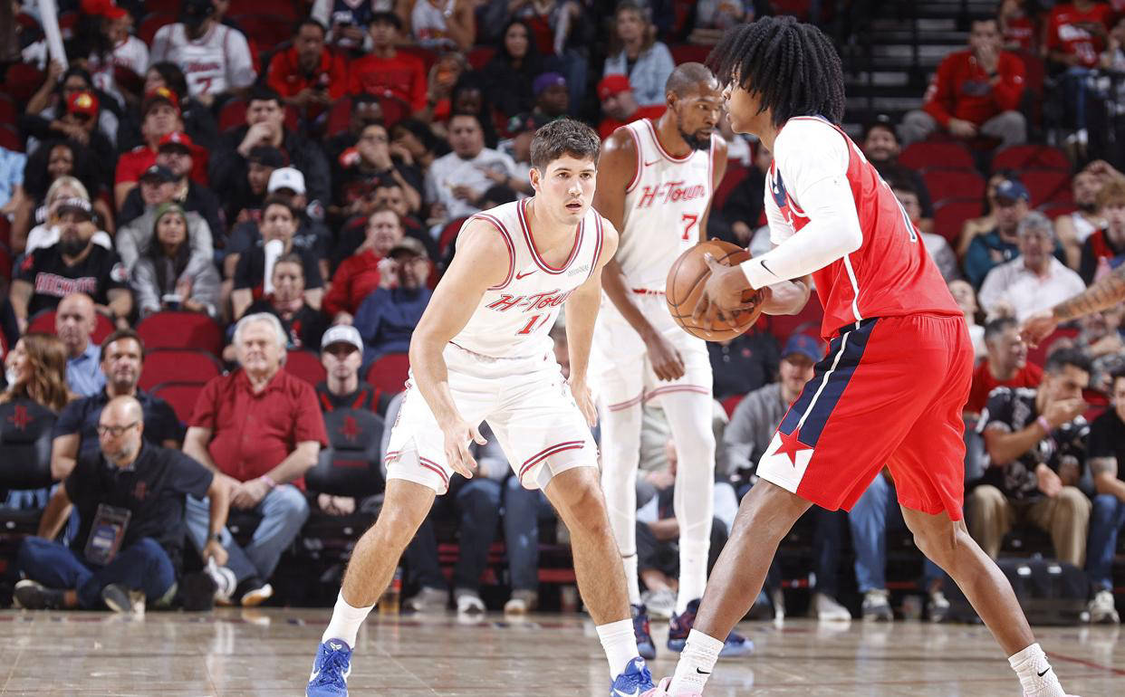 今晚能否进球？塞鸟发布亚冠主场对阵麦克阿瑟个人海报（塞鸟发布亚冠主场战麦克阿瑟个人海报：今夜能破门吗？）