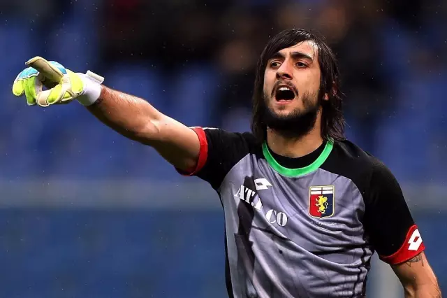 记者：缺席友谊赛，谢什科已经告诉队友们他将离队（记者：谢什科缺席友谊赛，已向队友表明将离队）