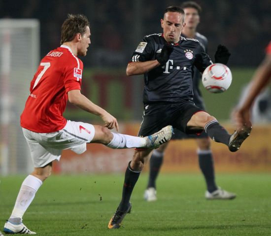 萨利巴身价上涨至9000万欧，成为世界上身价最高的后卫（萨利巴估值升至9000万欧，位列全球后卫第一）