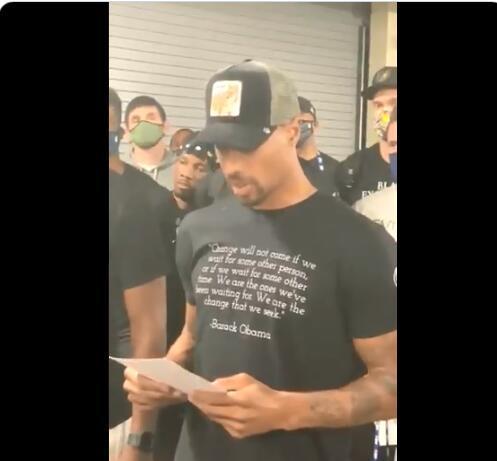 2025届双星！76人官媒晒出弗拉格与埃奇库姆交换球衣合影（2025届双子星同框！76人官媒发布弗拉格与埃奇库姆互换球衣合照）