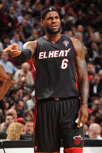 安切洛蒂：皇马到目前为止成绩出色，还能怎么要求阿隆索呢？（安切洛蒂：皇马至今表现出众，还能对阿隆索有何苛求？）