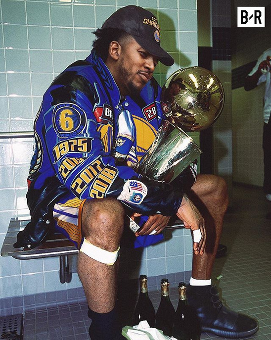 大举反击！开拓者2分钟内外开花轰出12-0攻击波 强势反超比分（开拓者两分钟里外齐发力轰出12-0高潮，一举反超比分）