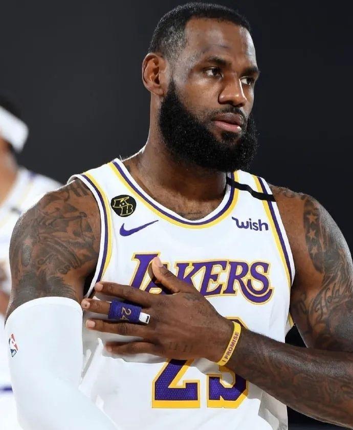 405次，梅西超越普斯卡什成为足坛历史助攻王（梅西助攻达405次，超越普斯卡什加冕足坛历史助攻王）