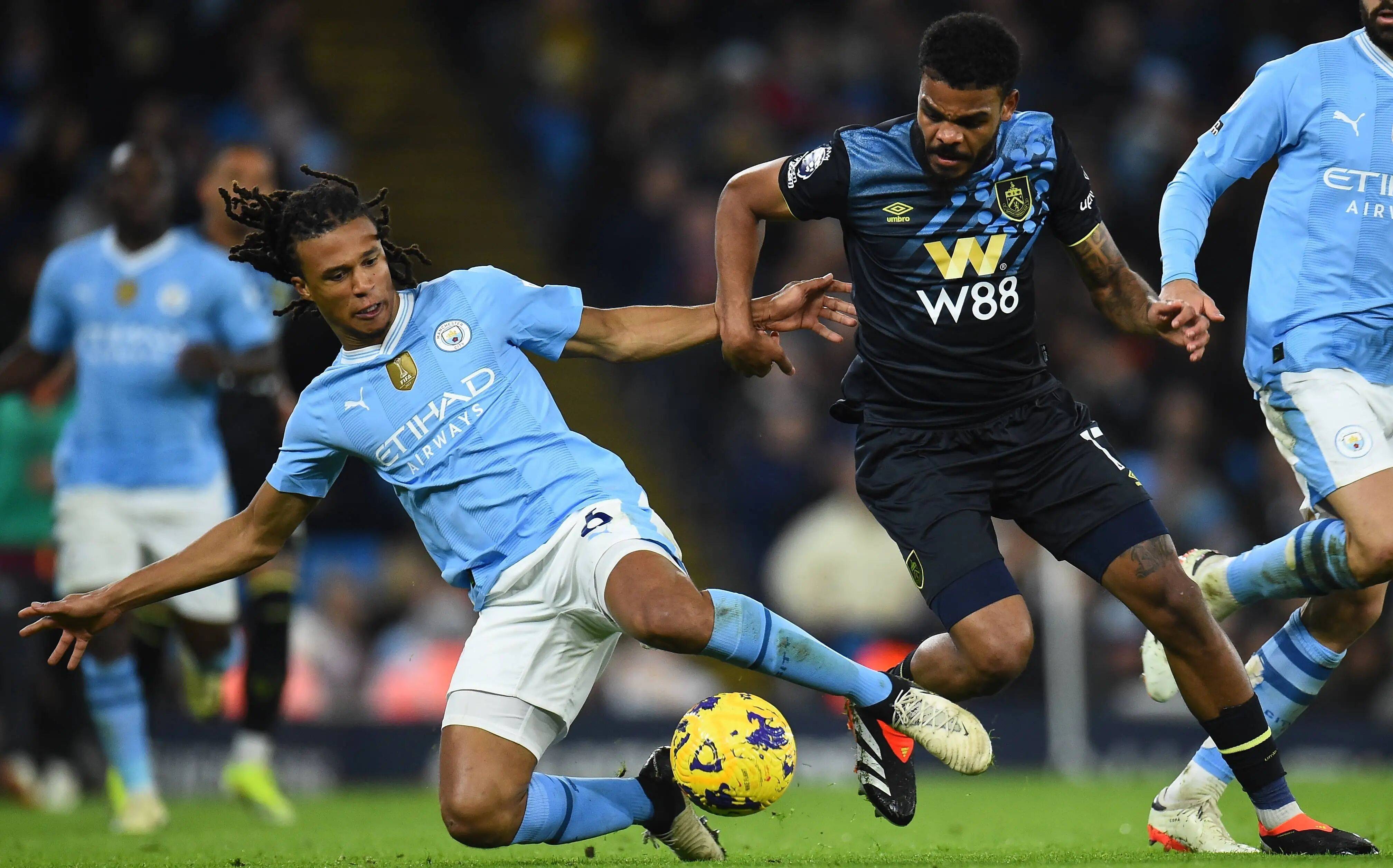 奥莱报：迪马利亚壁画遭到涂污，青训教练指责罗萨里奥球迷（奥莱报：迪马利亚壁画被涂鸦，青训教练怒批罗萨里奥球迷）