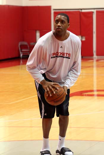 湖人浓眉哥篮下统治力助球队获胜（浓眉禁区统治，助湖人赢球）