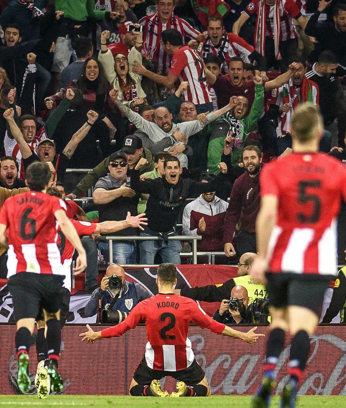 全尤文：巴萨对DV9很感兴趣，热刺、切尔西和拜仁也在关注情况（全尤文：巴萨看上DV9，热刺、切尔西及拜仁同样在跟进）