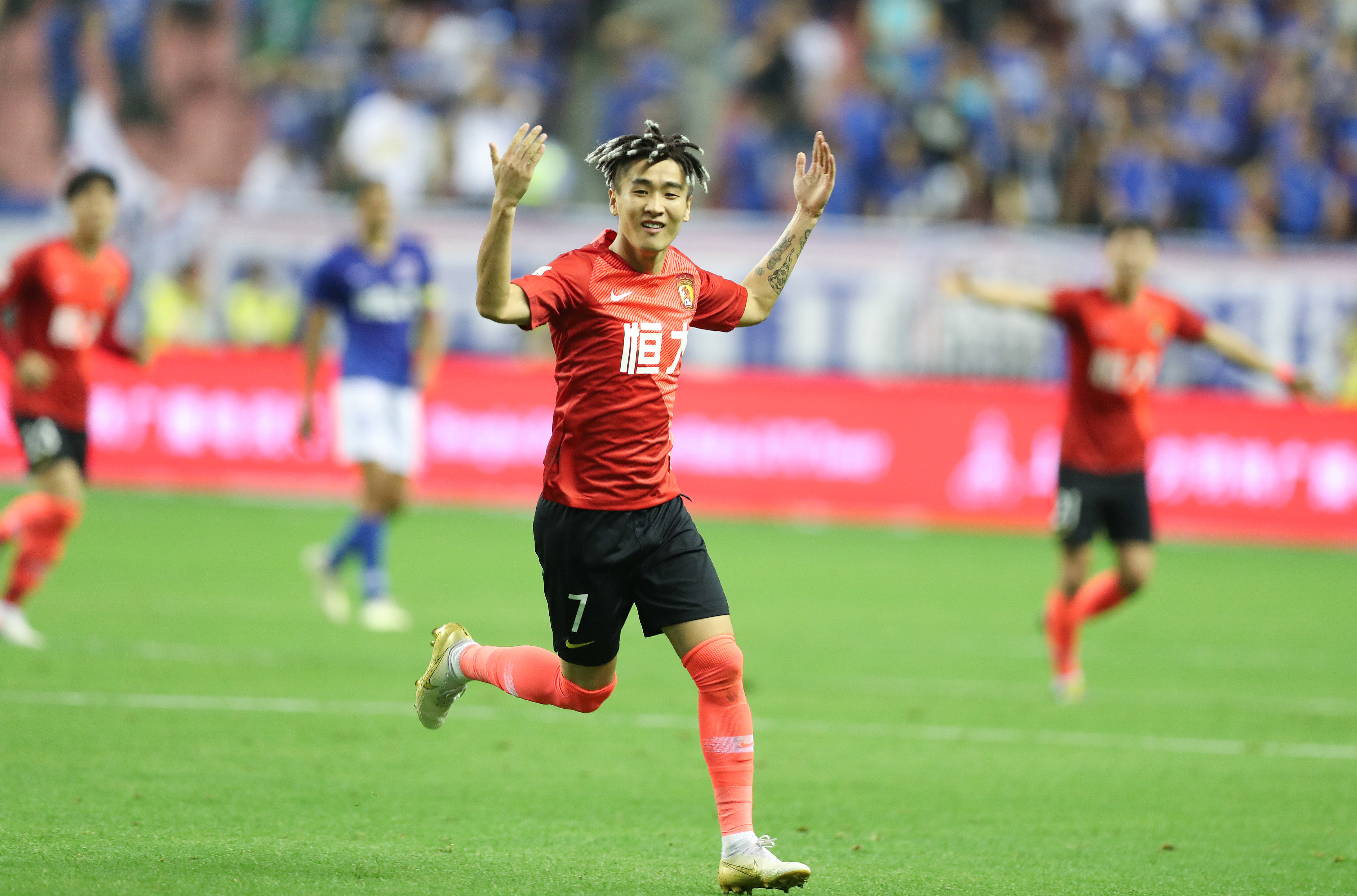 马克西轰下35分却险成罪人，绝杀三不沾队友帮他完成救赎（马克西砍下35分险成罪臣，绝杀三分三不沾，队友力挽狂澜助他完成救赎）