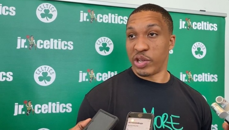 湖媒被阿门一人打服！轰26+7击溃湖人锋线群 火记：联盟最好年轻团队（阿门单骑砍下26+7打穿湖人锋线，湖媒认服；火箭记者：联盟最佳年轻阵容）