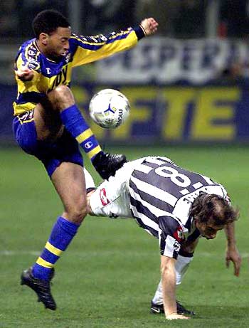 1-0，10人法甲第11掀翻法甲第7，博格巴替补登场，敦比亚一剑封喉（1-0，10人法甲第11爆冷击败第7，博格巴替补亮相，敦比亚打入制胜球）