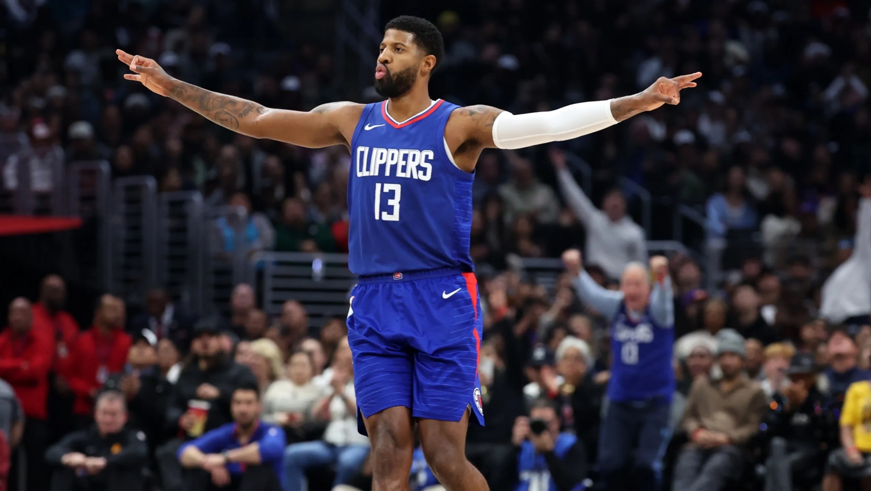 湖人伤病报告：詹姆斯出战成疑，东契奇不在内，斯玛特缺席（湖人伤情更新：詹姆斯出战存疑，东契奇未在伤病名单，斯玛特缺阵）