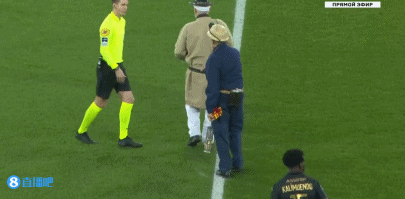 克里斯·邓恩的精彩表现：飞奔拼抢，彰显运动精神（克里斯·邓恩高光时刻：疾奔拼抢，尽显体育精神）